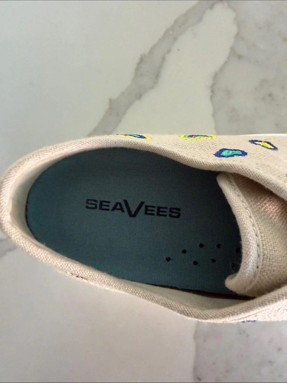 SeaVees Monterey Sneaker Platform Rainbow Heart Embroidered Slub Linen Wmn’s 9
